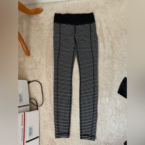 Lululemon Speed Tight II Parallel Stripe black and white size 4.